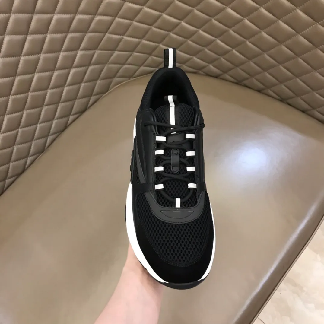 Factory price: 480💰 ◾️▫️Dior D®️ x 🆕 (high version) B22 men's jogging fashion sneakers, this single product draws inspiration from retro jogging shoes. It adopts a thick low-top design, with an upper made of black cow leather and mesh fabric, and a black and white engraved rubber sole. Black mesh fabric tongue and heel counters complement black laces, with an embossed "Di~r" logo embellishment on the side. These sneakers can be mixed and matched with a classic suit for a sporty chic look! Size: 39-45 (38, 46 can be customized)